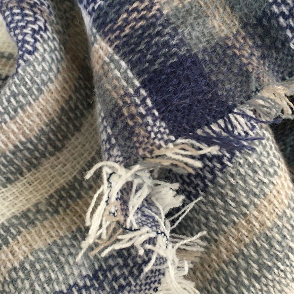 NWT Plaid Blanket Scarf Wrap - Picture 3 of 6